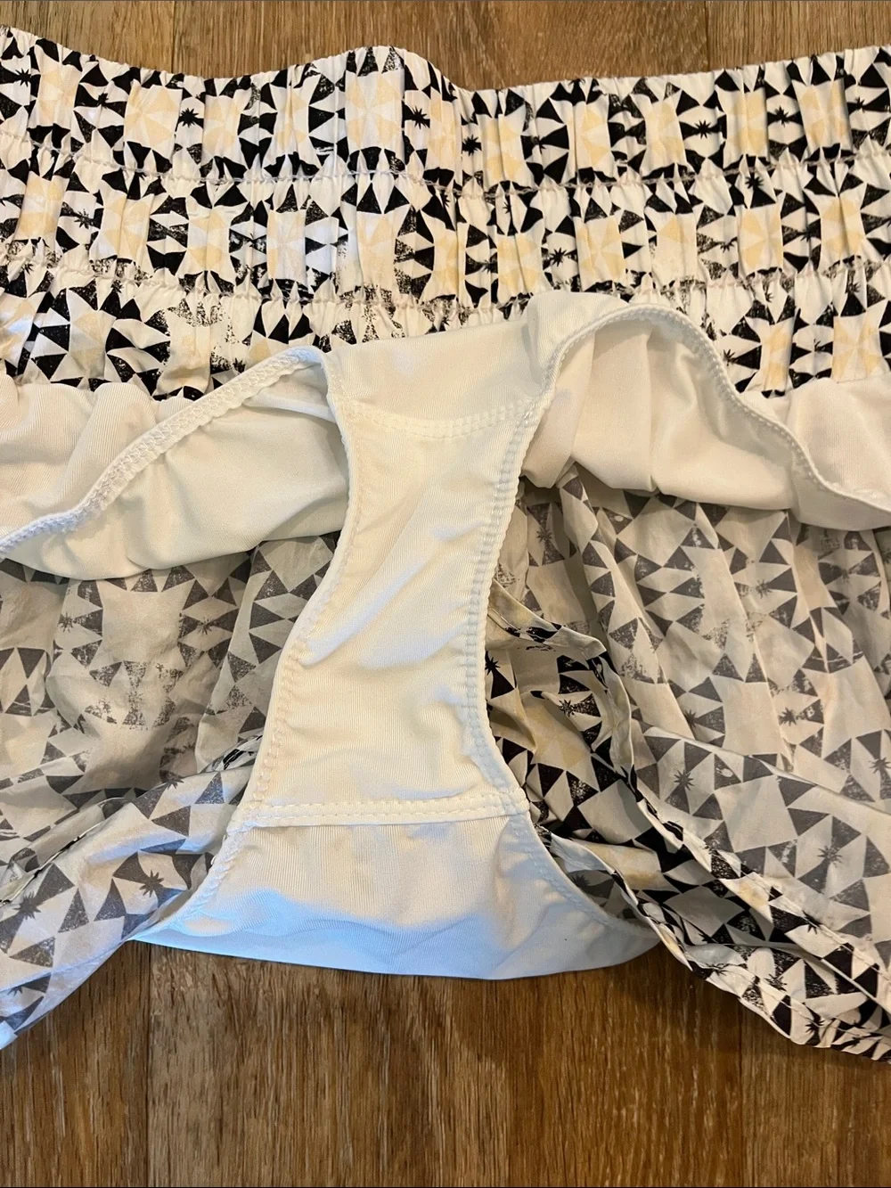 FP Movement The Way Home Shorts Size Small White Black Patterned Activewear - Picture 9 of 13